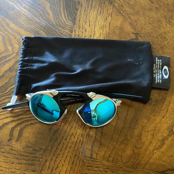 Oakley Polarized Madman Special Edition Sunglasses in Brand New Condition - Picture 2 of 16